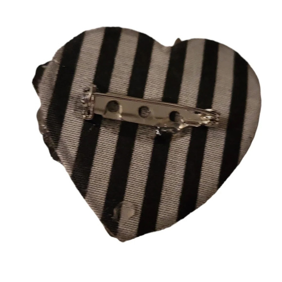 Upcycled Heart Metal Flower Cluster Pin - Picture 2 of 2